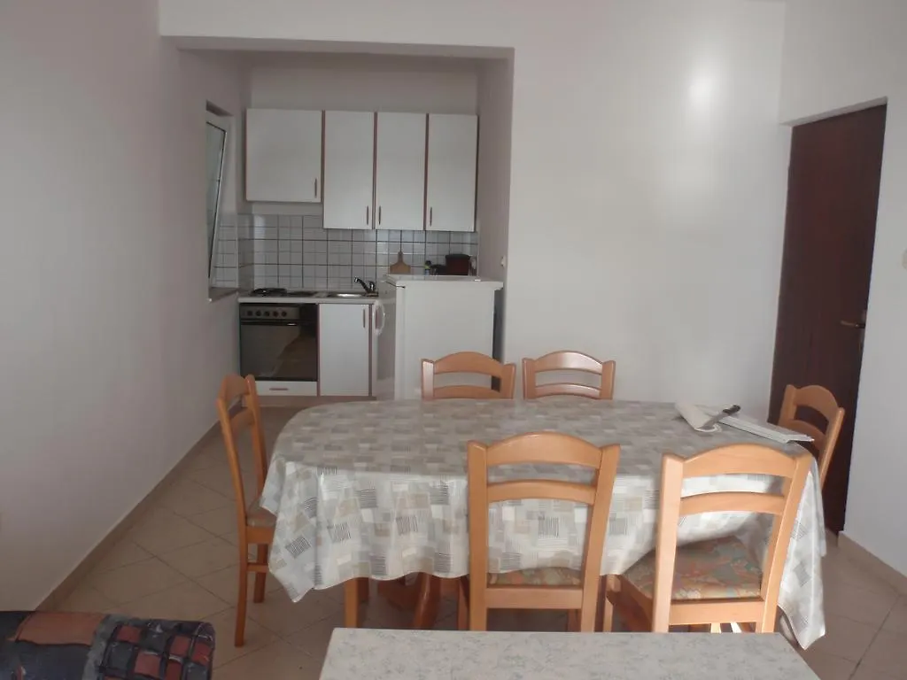 Apartments Lucica 3120 Banjol Croatia
