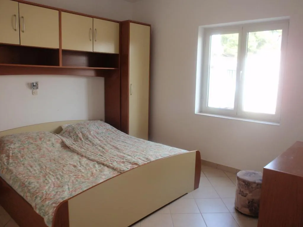Apartments Lucica 3120 Banjol Rab Town