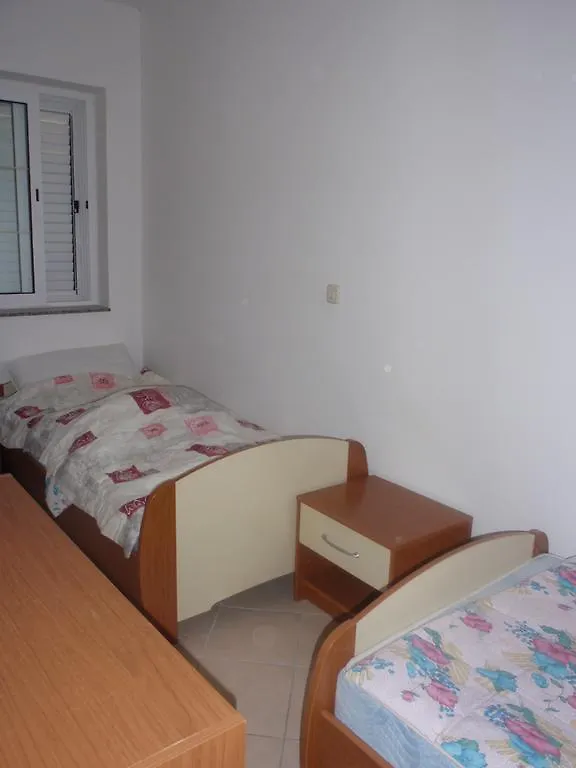 Apartments Lucica 3120 Banjol 0*, Rab Town
