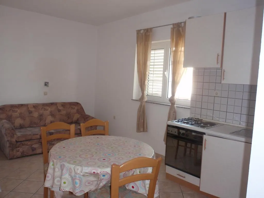 Apartments Lucica 3120 Banjol Croatia
