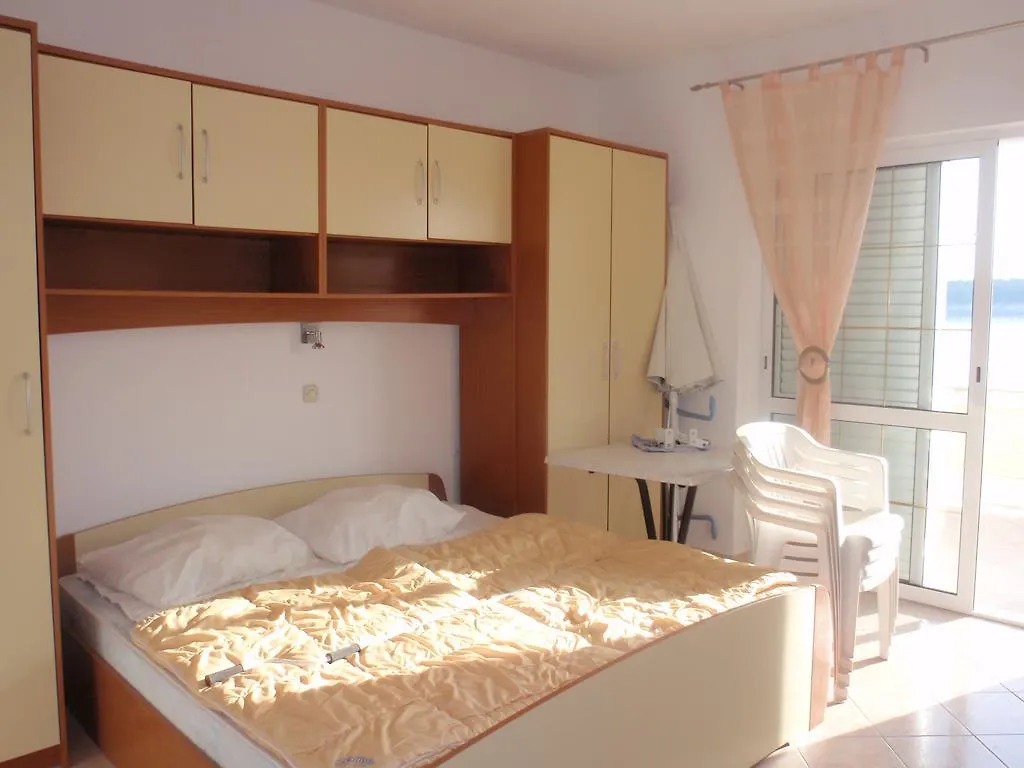 Apartments Lucica 3120 Banjol