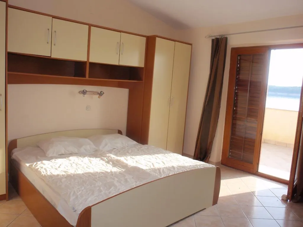 Apartments Lucica 3120 Banjol